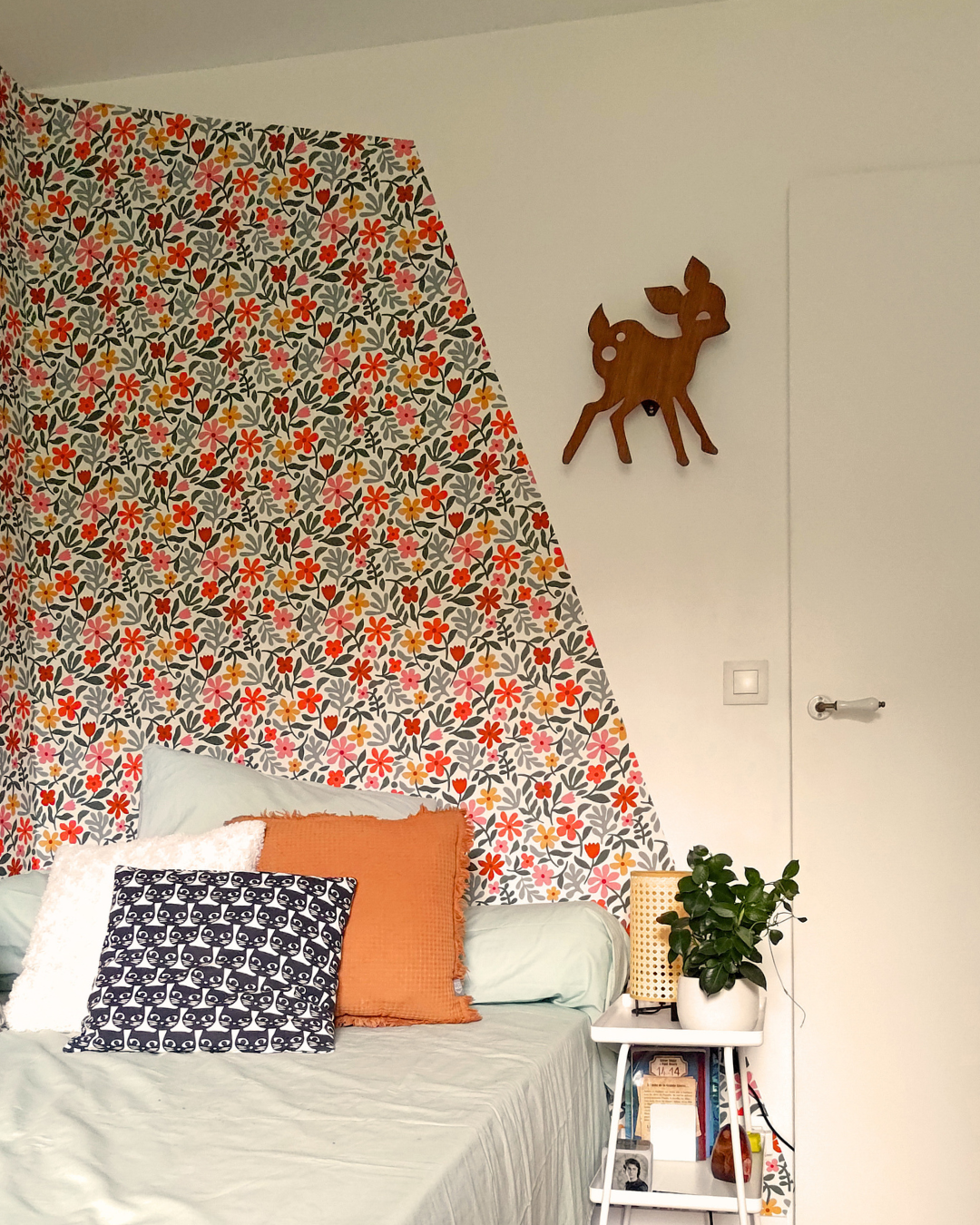 Chambre colorée d'une adolescente
